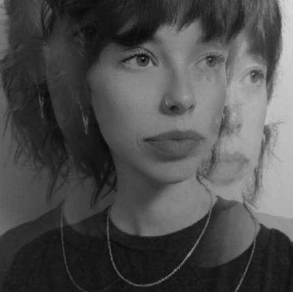 Meet your Posher, Amanda - Picture 1 of 1